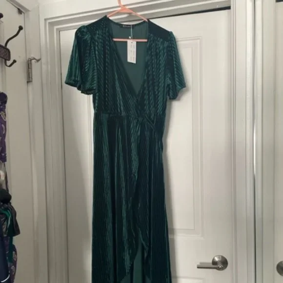BerryGo Women's Boho V Neck Ruffle Wrap Maxi Dress in Green BerryGo Women's Boho V Neck Ruffle Wrap Maxi Dress in Green